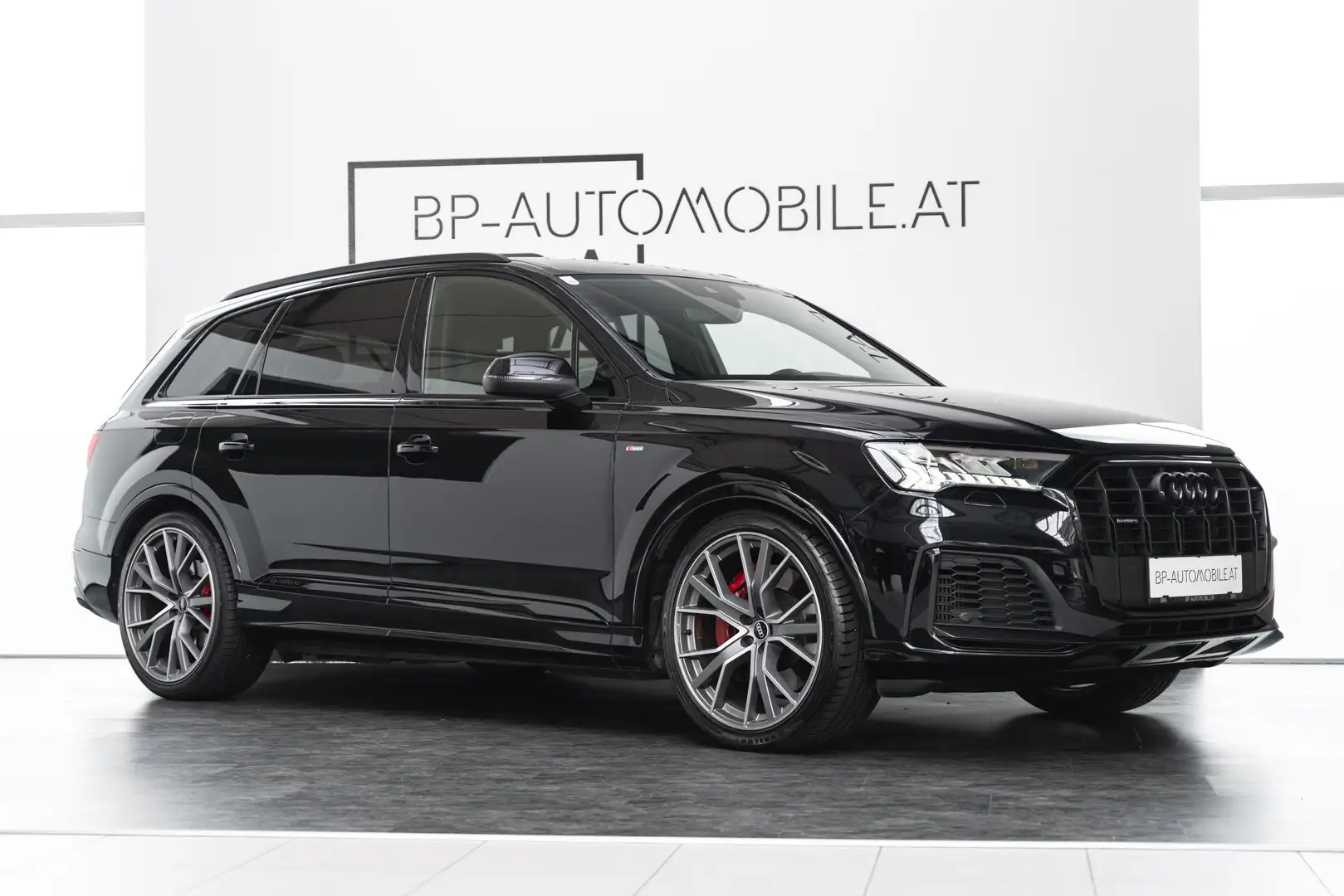 Audi Q7 60 TFSI e quattro S line // 22 Zoll // AHK // Černá - 2