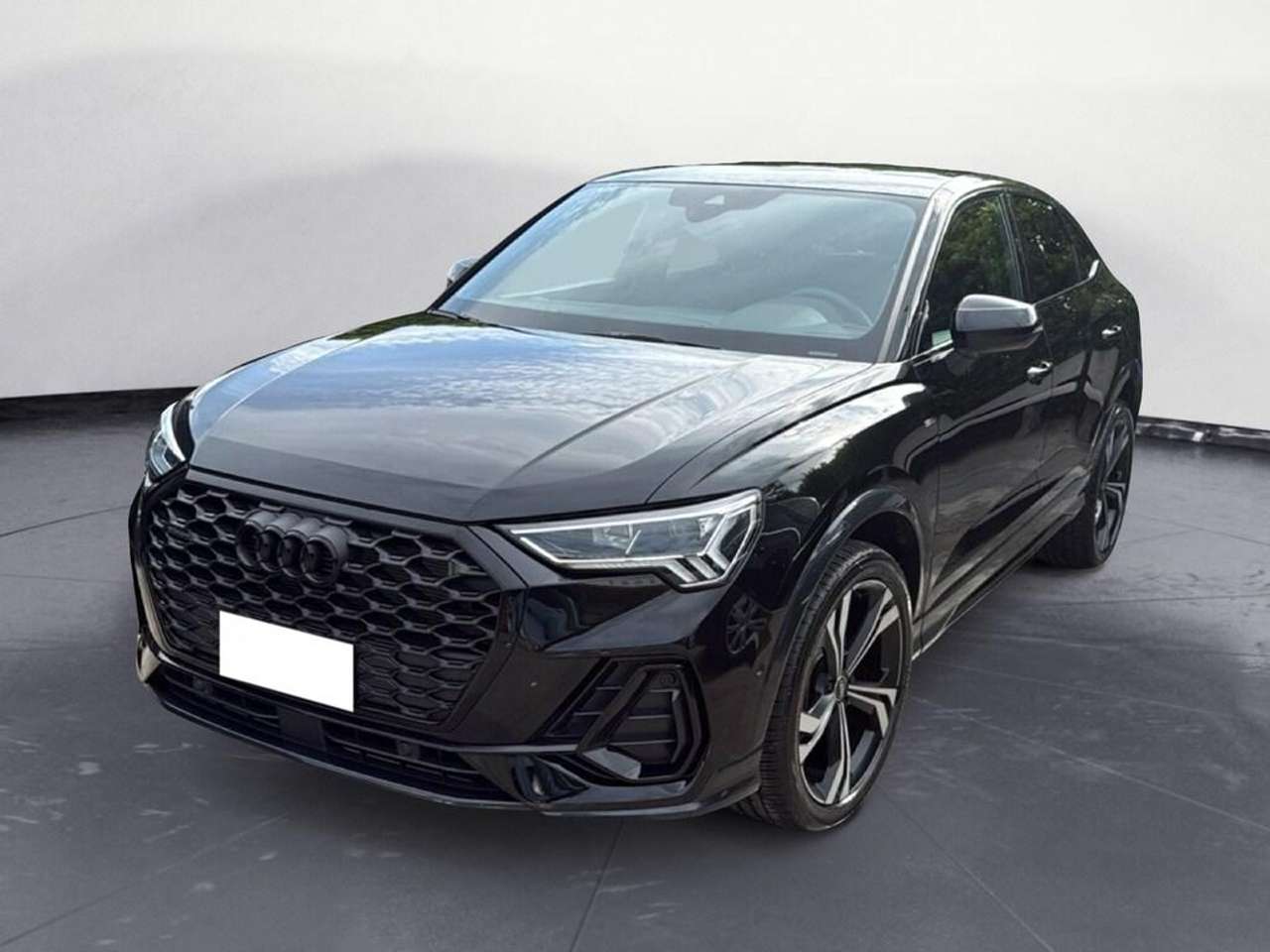 Audi Q3 35 2.0 tdi Identity Black s-tronic
