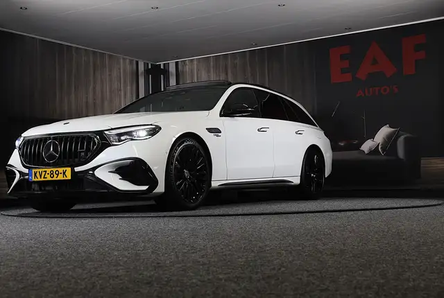 Mercedes-Benz E-Class view 4