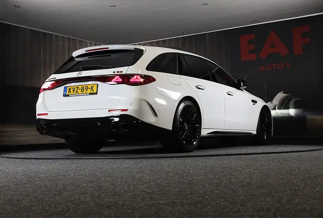 Mercedes-Benz E-Class view 5
