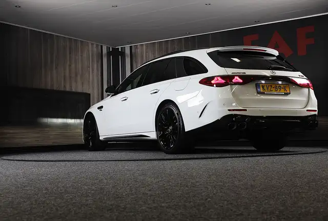 Mercedes-Benz E-Class view 3