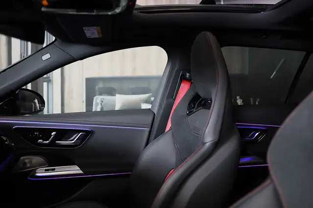 Mercedes-Benz E-Class view 11