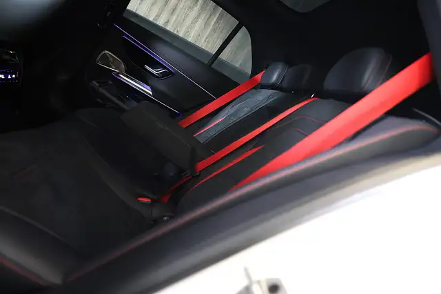 Mercedes-Benz E-Class view 29