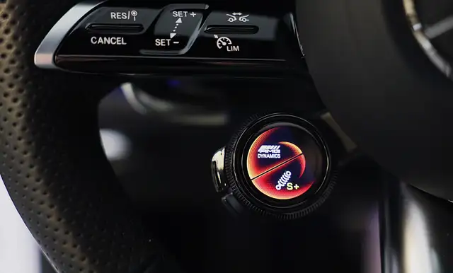 Mercedes-Benz E-Class view 23