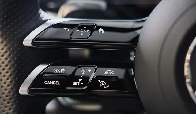 Mercedes-Benz E-Class view 16