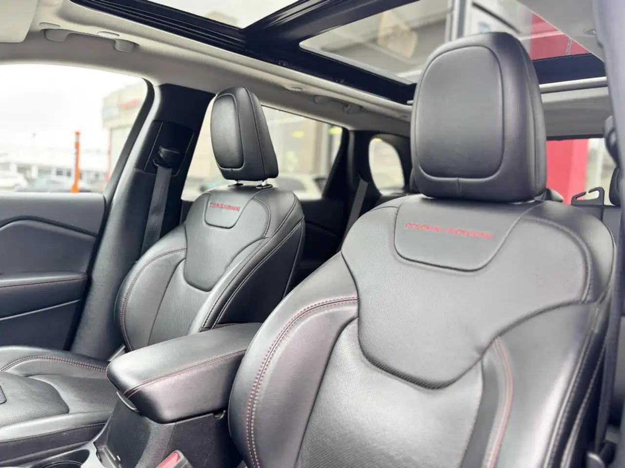 Jeep Cherokee снимка Jeep Cherokee