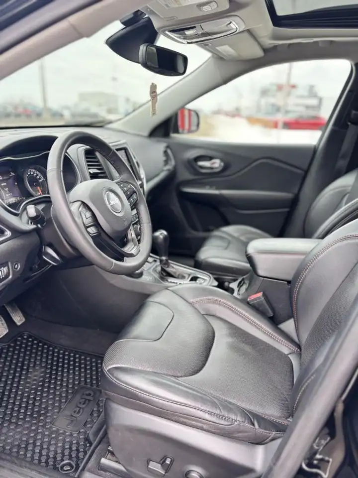 Jeep Cherokee снимка Jeep Cherokee