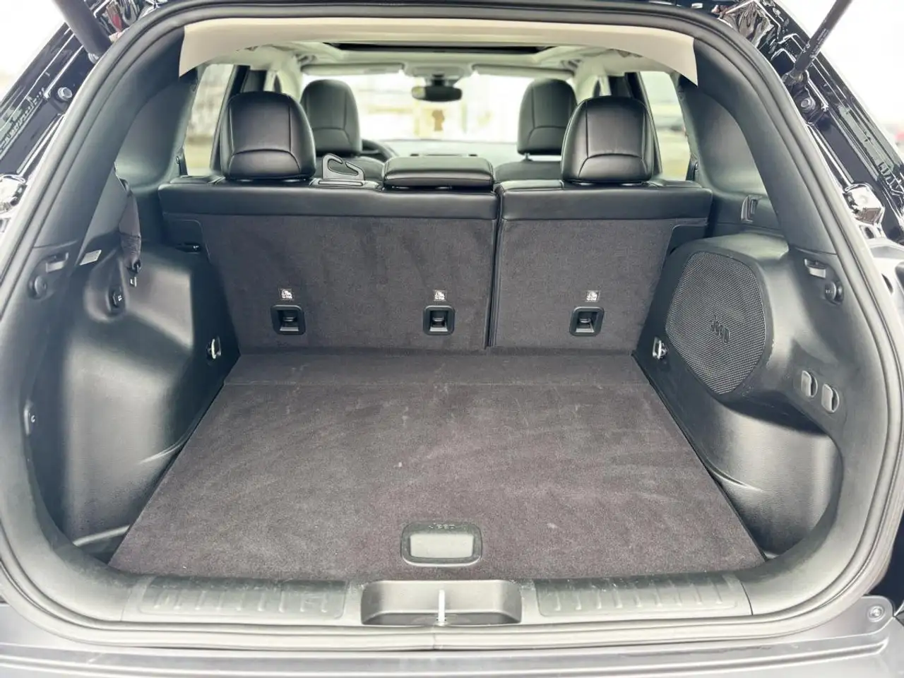 Jeep Cherokee снимка Jeep Cherokee