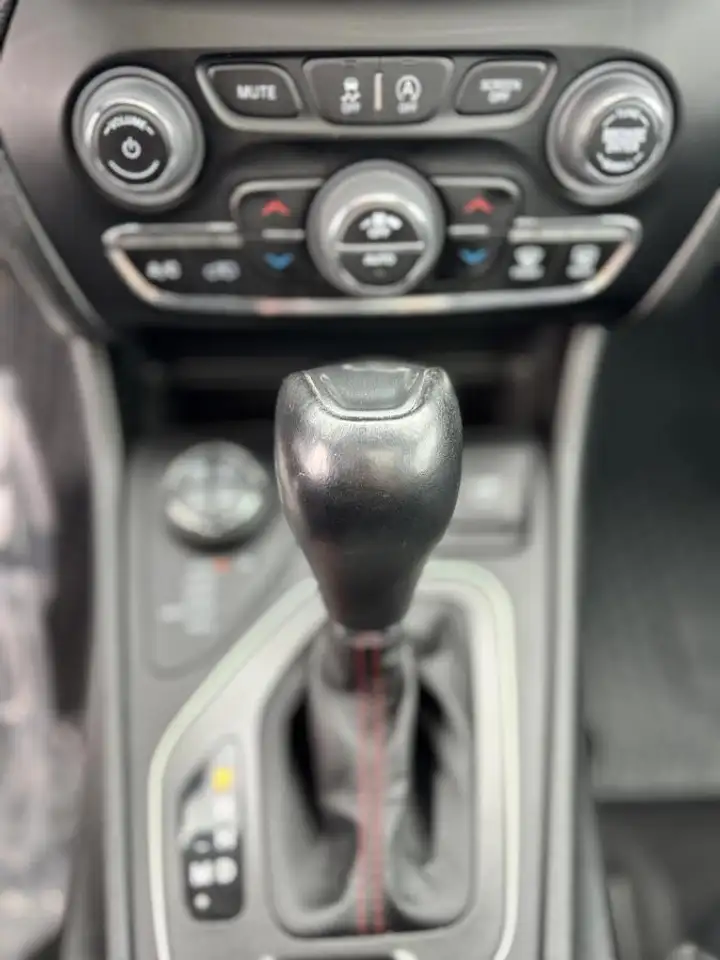 Jeep Cherokee снимка Jeep Cherokee