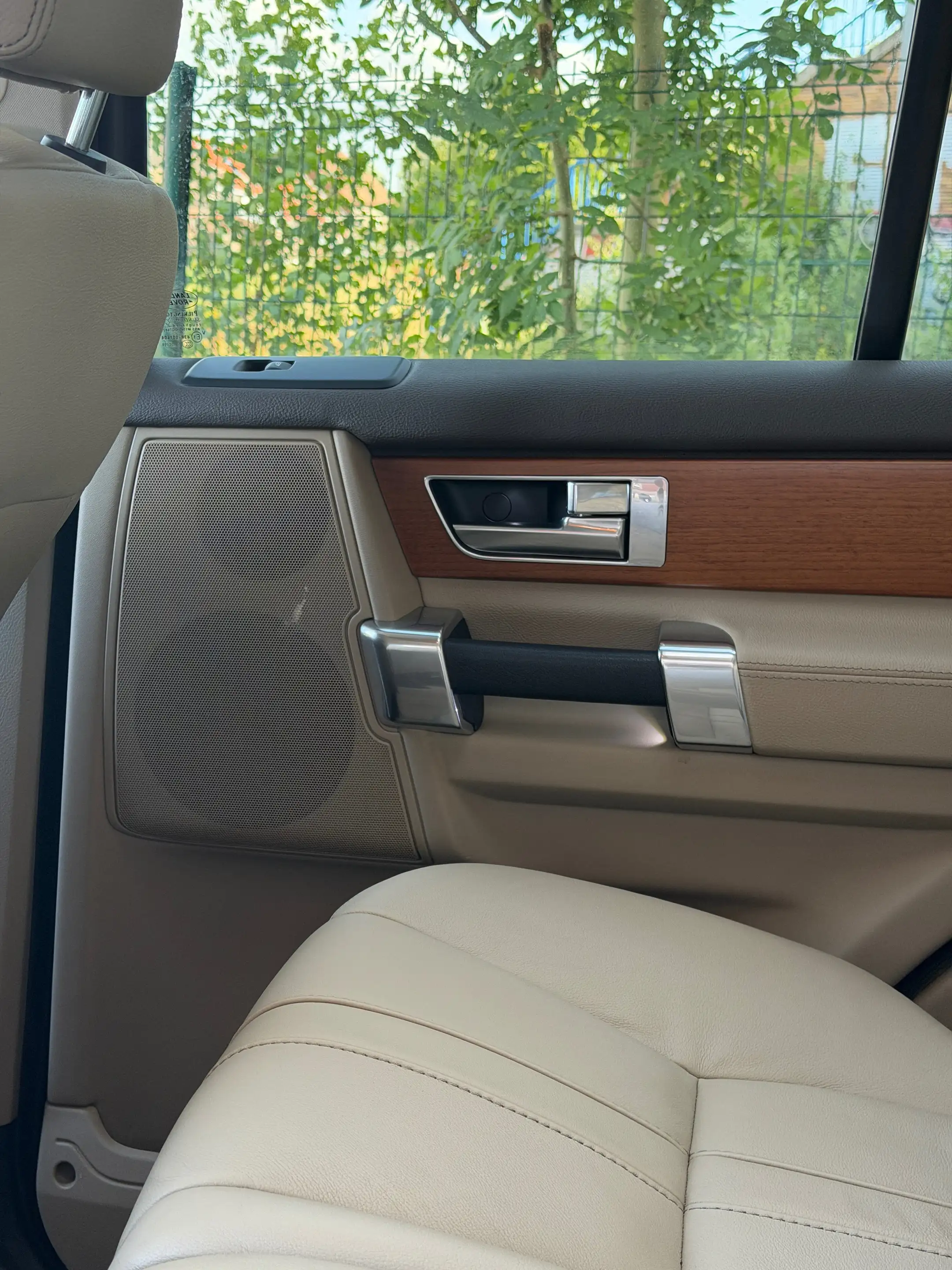 Land Rover Discovery Discovery 3.0 SdV6 SE — photo 10