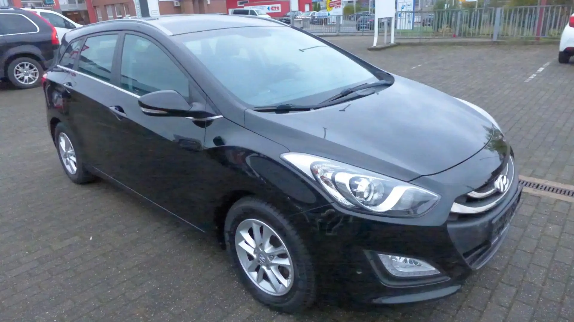 Hyundai i30 Kombi 1.HAND-PDC-KLIMAAUTOMATIK-SITZHEIZUNG Noir - 1