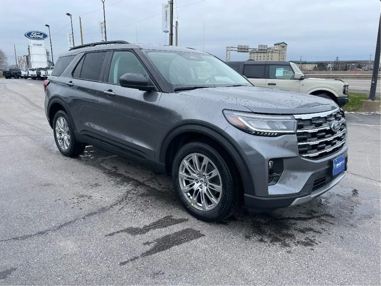 Ford Explorer снимка Ford Explorer