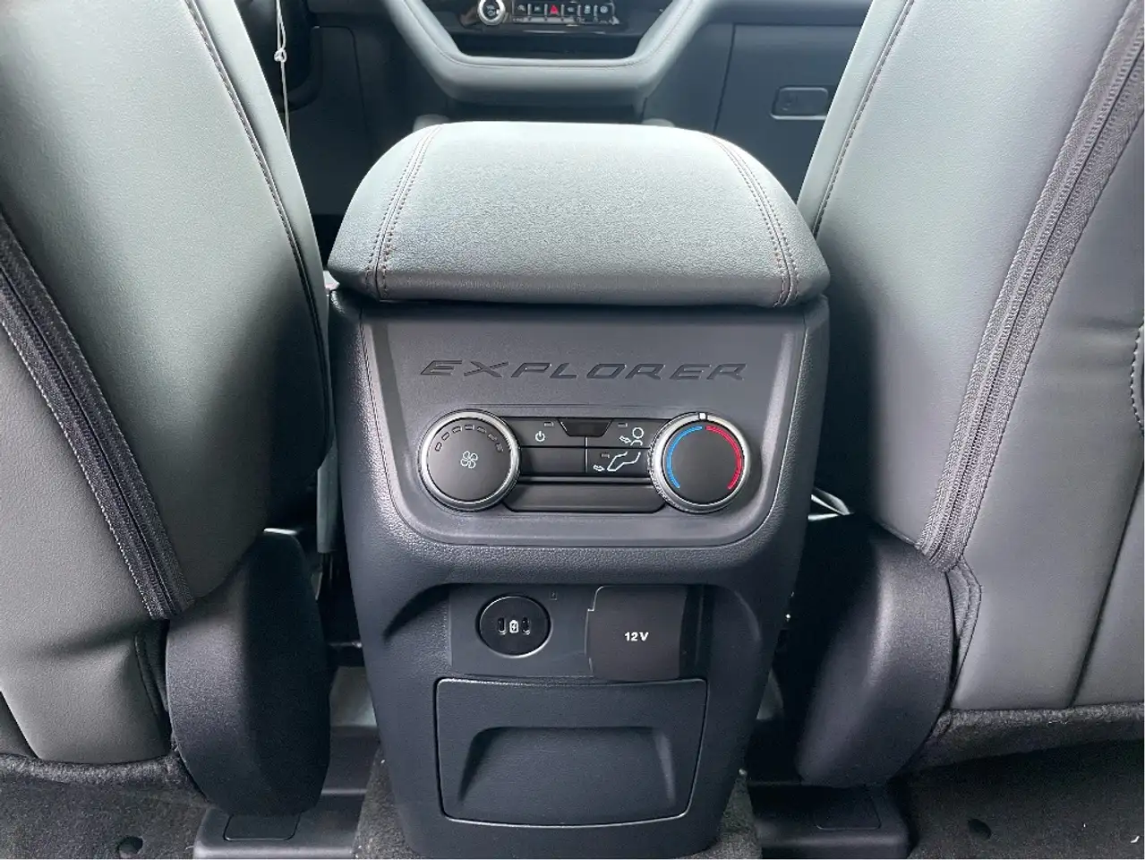 Ford Explorer снимка Ford Explorer