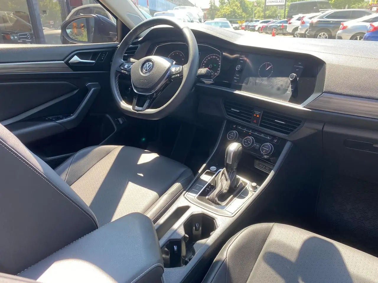 Volkswagen Jetta снимка Volkswagen Jetta