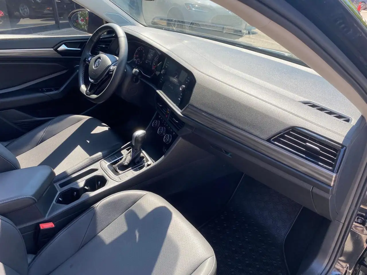 Volkswagen Jetta снимка Volkswagen Jetta