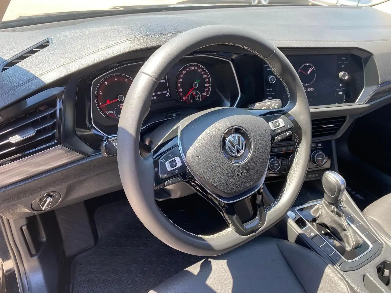 Volkswagen Jetta снимка Volkswagen Jetta