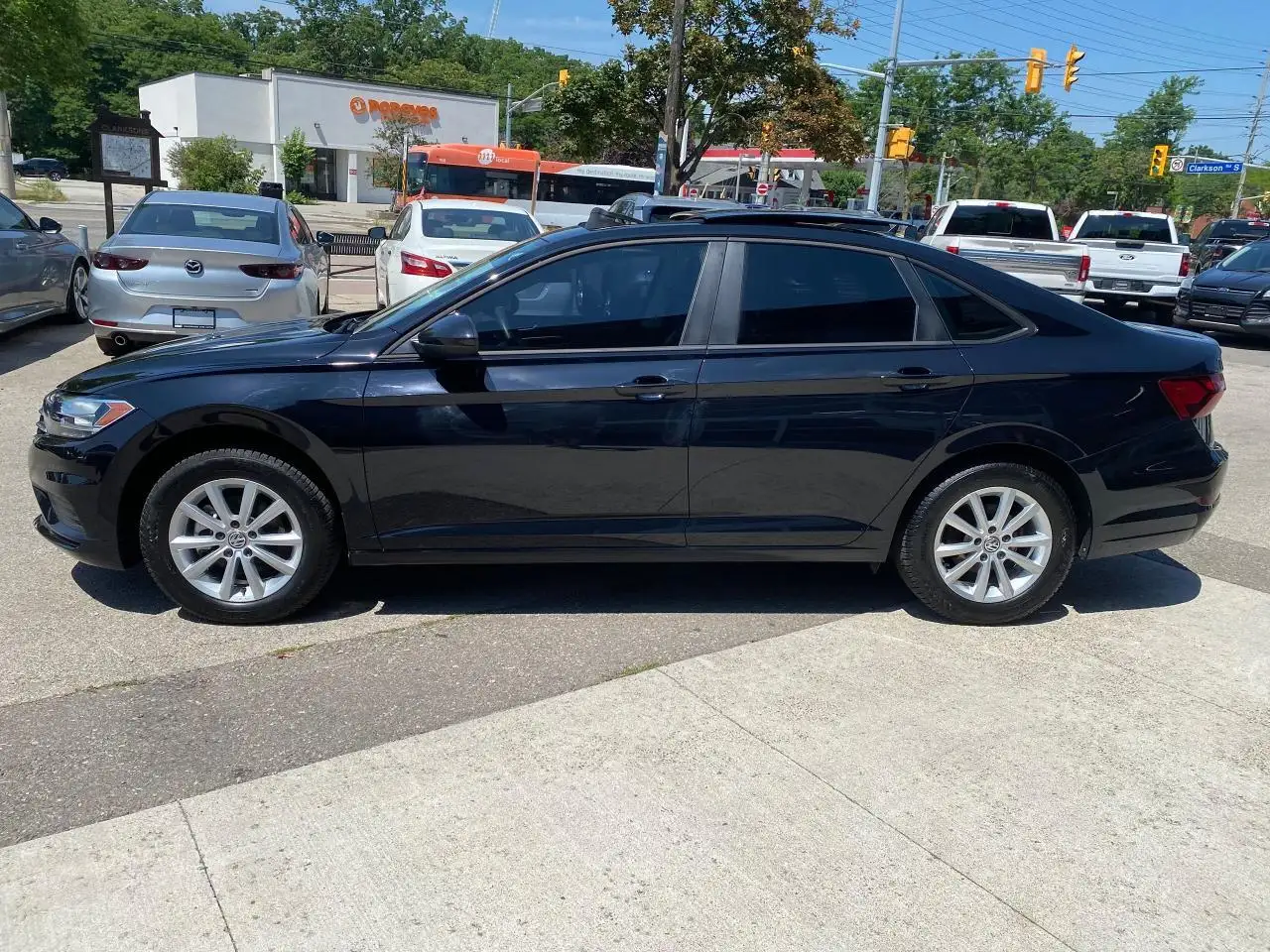 Volkswagen Jetta снимка Volkswagen Jetta