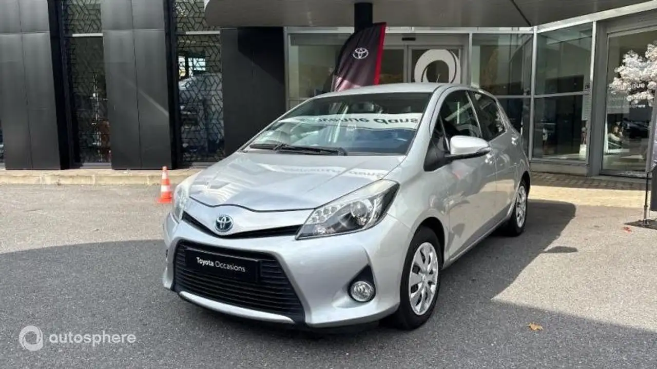 Toyota Yaris HSD 100h Business 5p