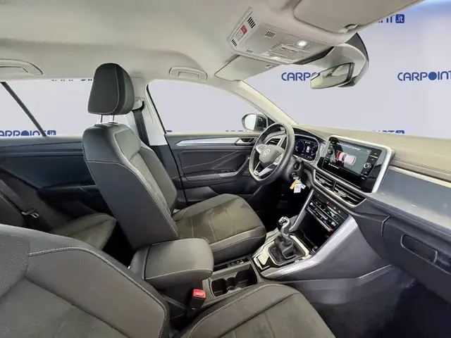 Volkswagen T-Roc view 7