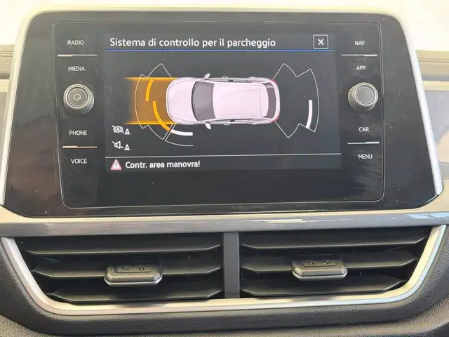 Volkswagen T-Roc view 24