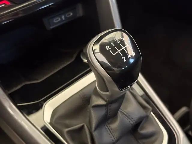 Volkswagen T-Roc view 26
