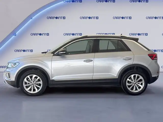 Volkswagen T-Roc view 4