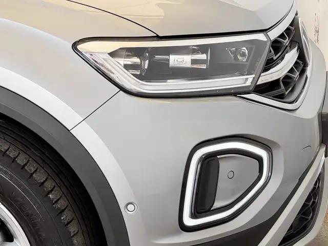 Volkswagen T-Roc view 14