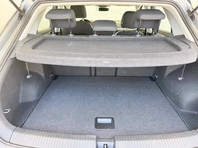 Volkswagen T-Roc view 12