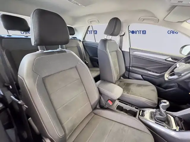 Volkswagen T-Roc view 8
