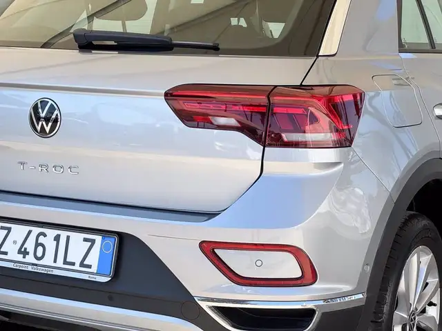 Volkswagen T-Roc view 17