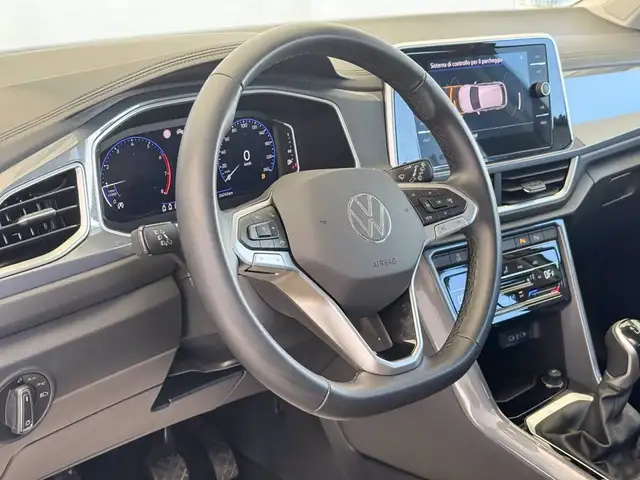 Volkswagen T-Roc view 19