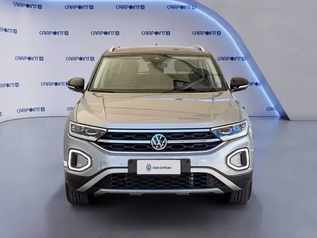 Volkswagen T-Roc view 3