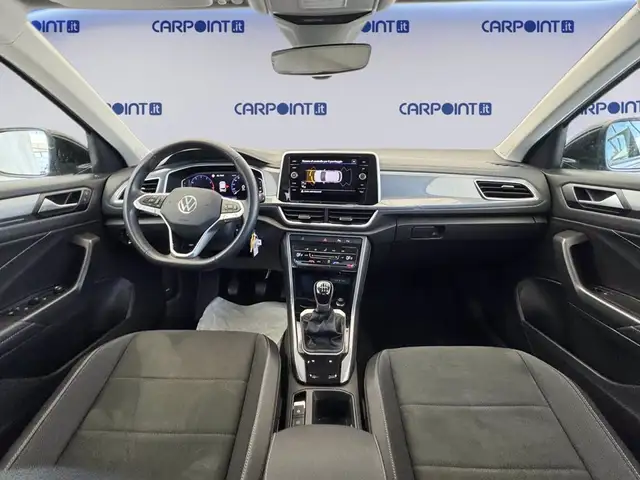 Volkswagen T-Roc view 11