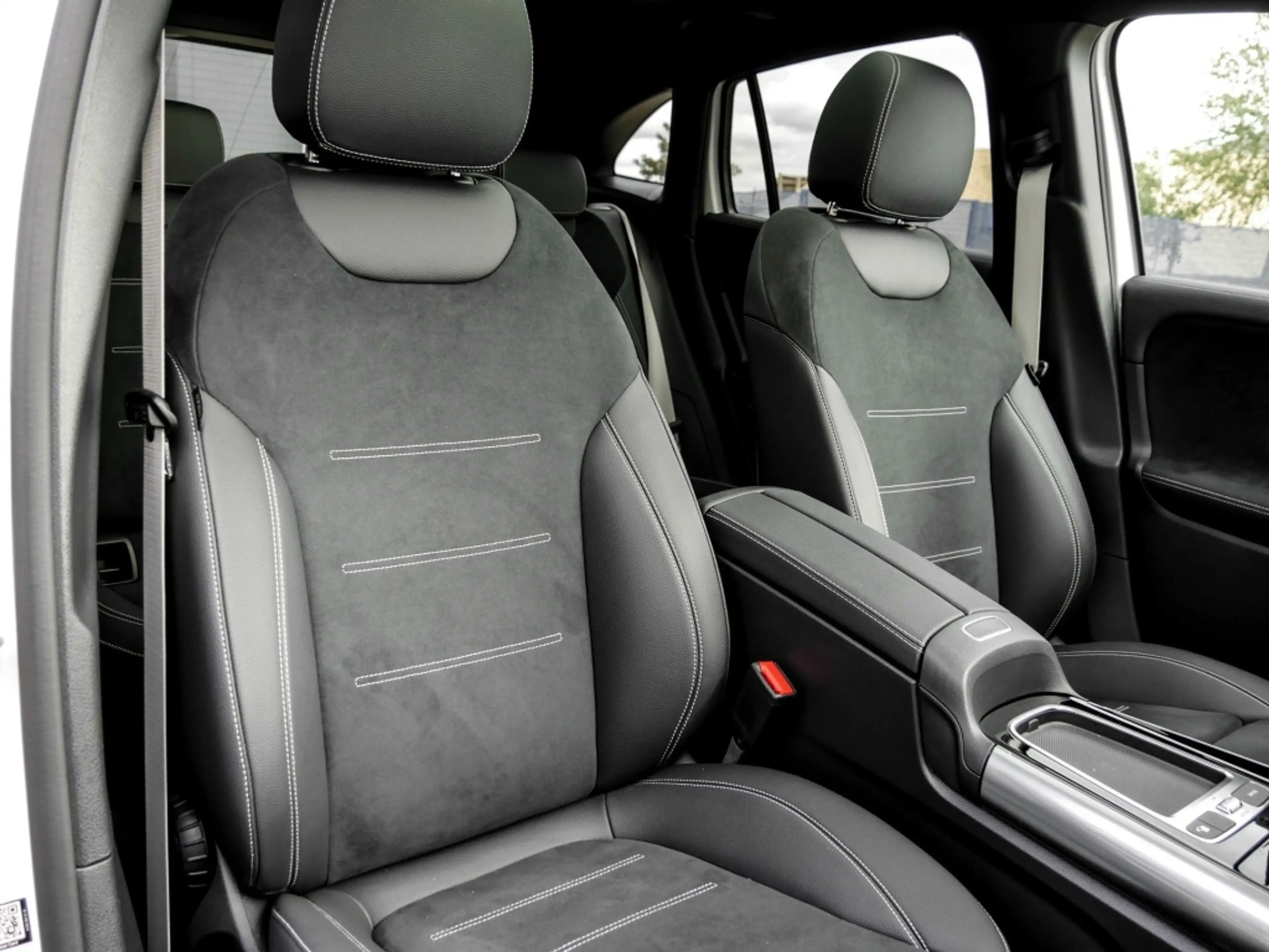 Mercedes-Benz GLA 200 AMG-Sport/Pano/AHK/MLB/Night/Distr/Ambi — photo 7