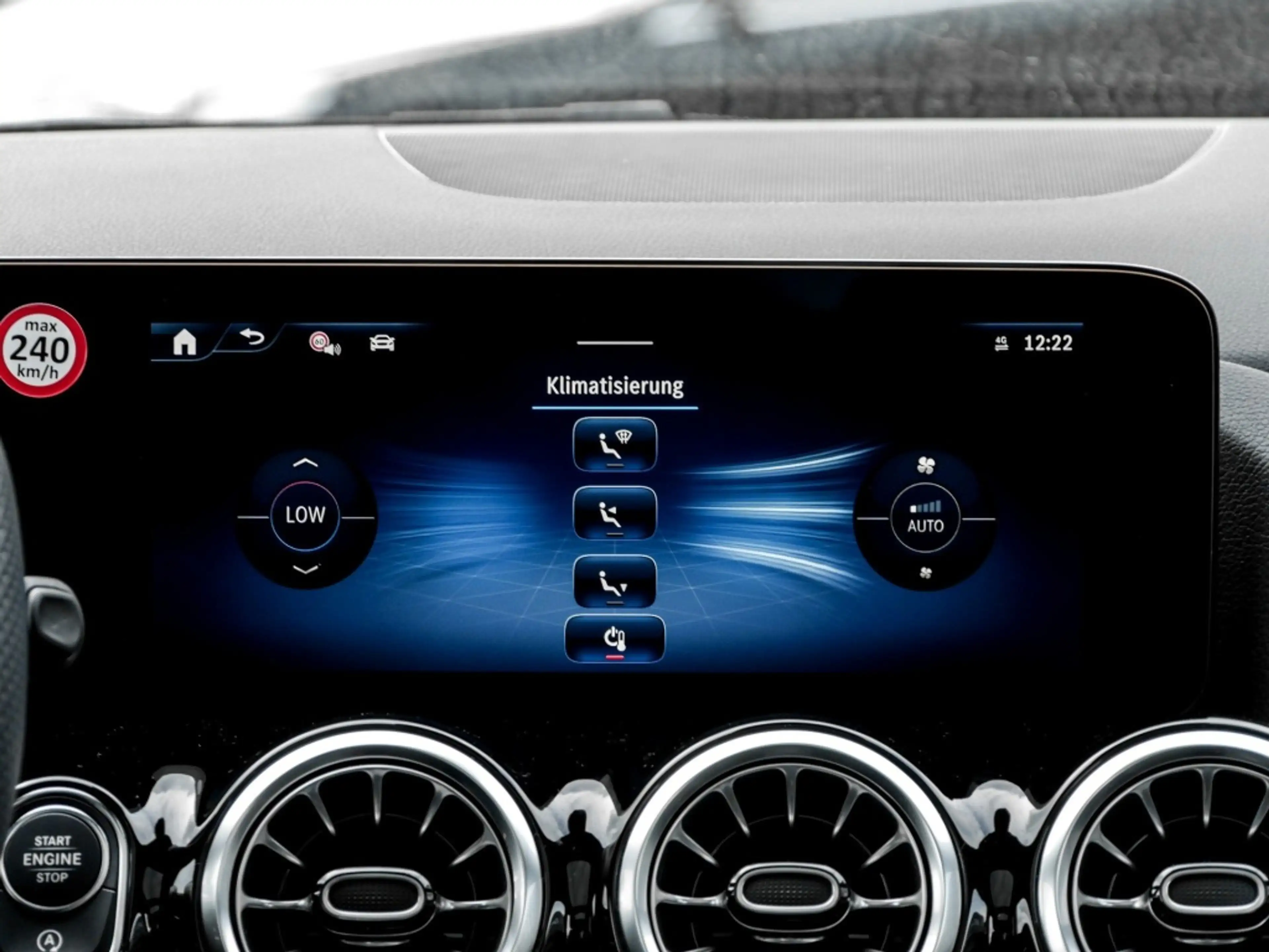 Mercedes-Benz GLA 200 AMG-Sport/Pano/AHK/MLB/Night/Distr/Ambi — photo 9