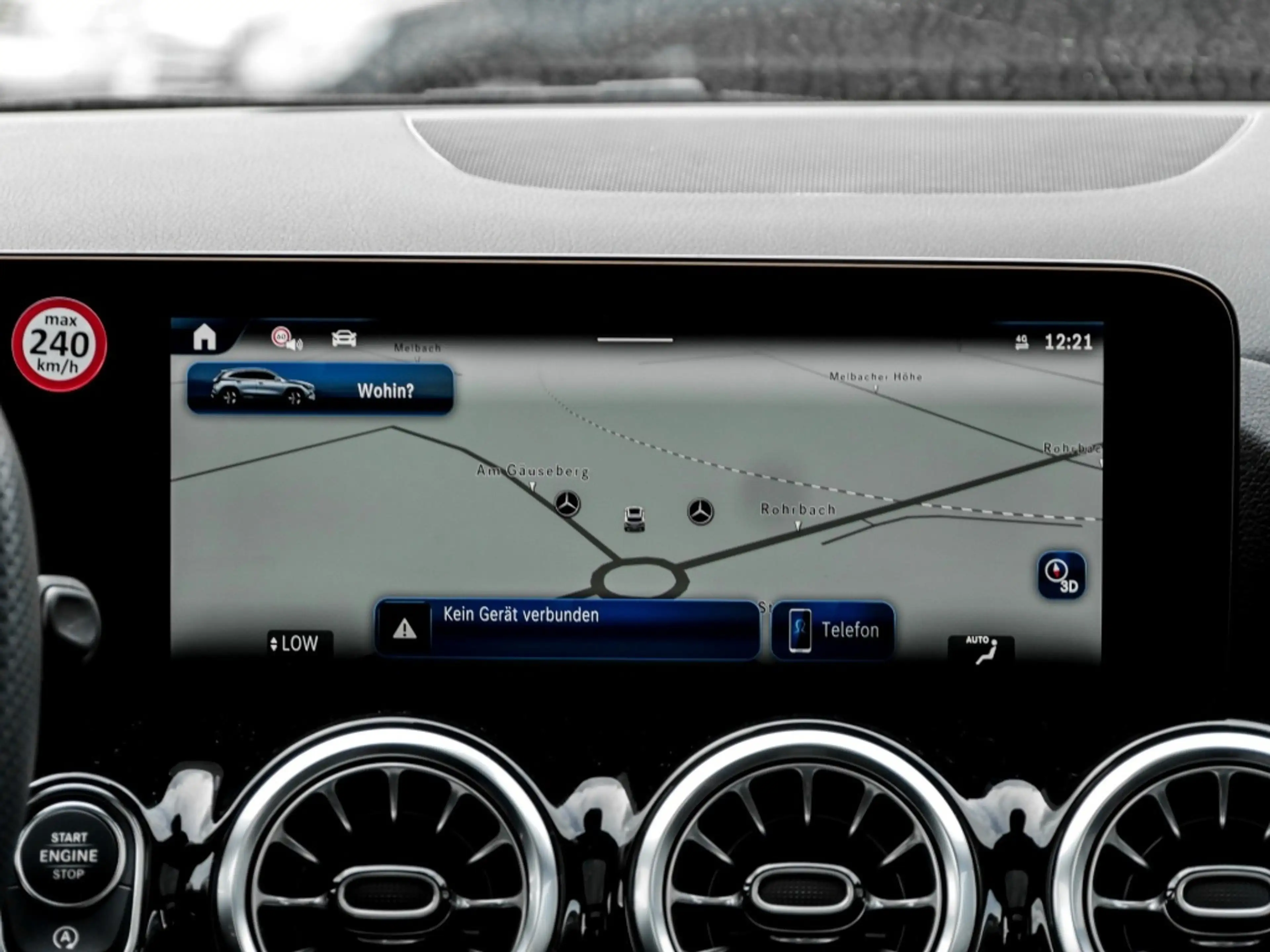 Mercedes-Benz GLA 200 AMG-Sport/Pano/AHK/MLB/Night/Distr/Ambi — photo 8