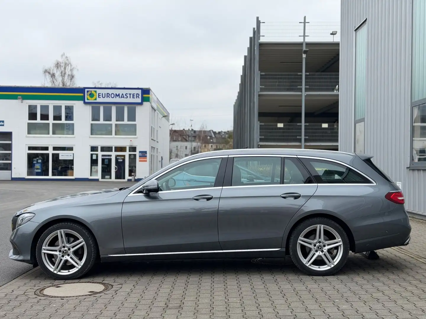 Mercedes-Benz E 220 d T 4Matic Pano 360°  Multibeam Distronic Gris - 1