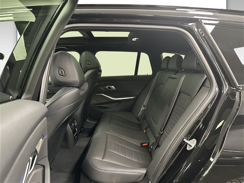 BMW 340 M340i xDrive Touring — photo 11