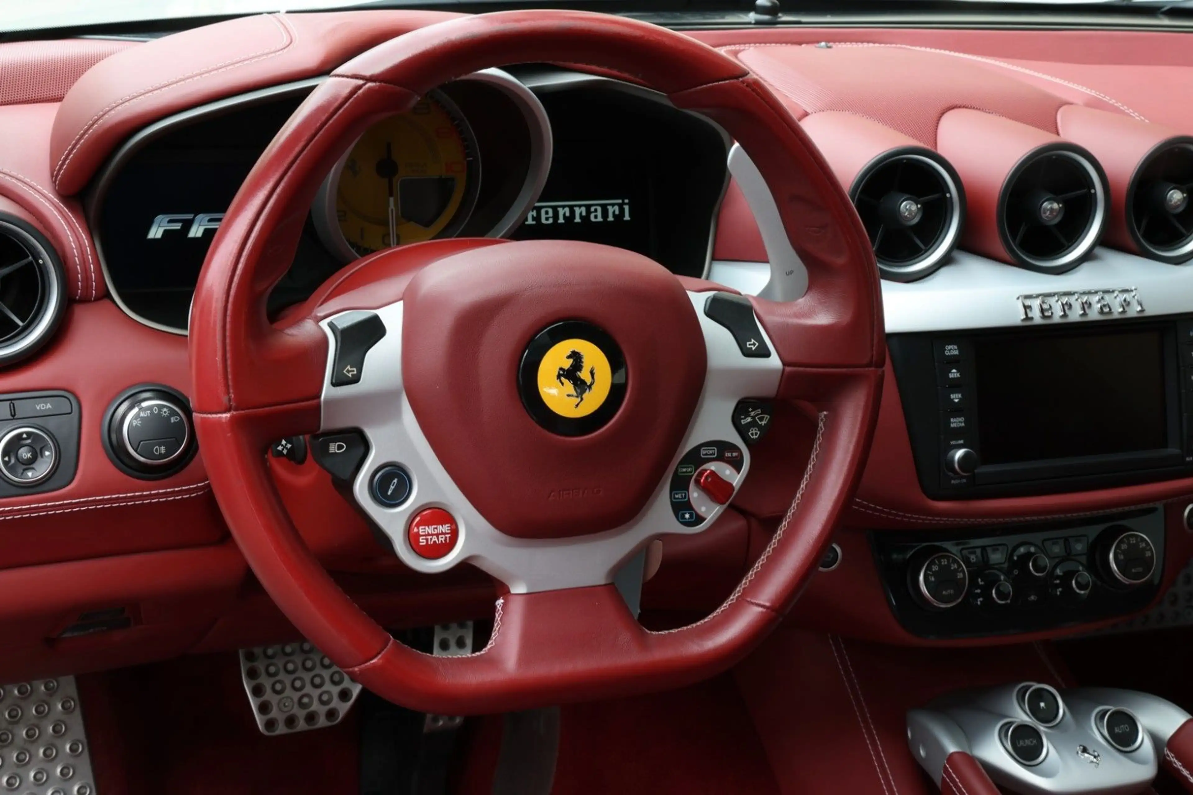 Ferrari FF 6.3 V12 AWD Ferrari Garantie bis 5/27 — photo 14