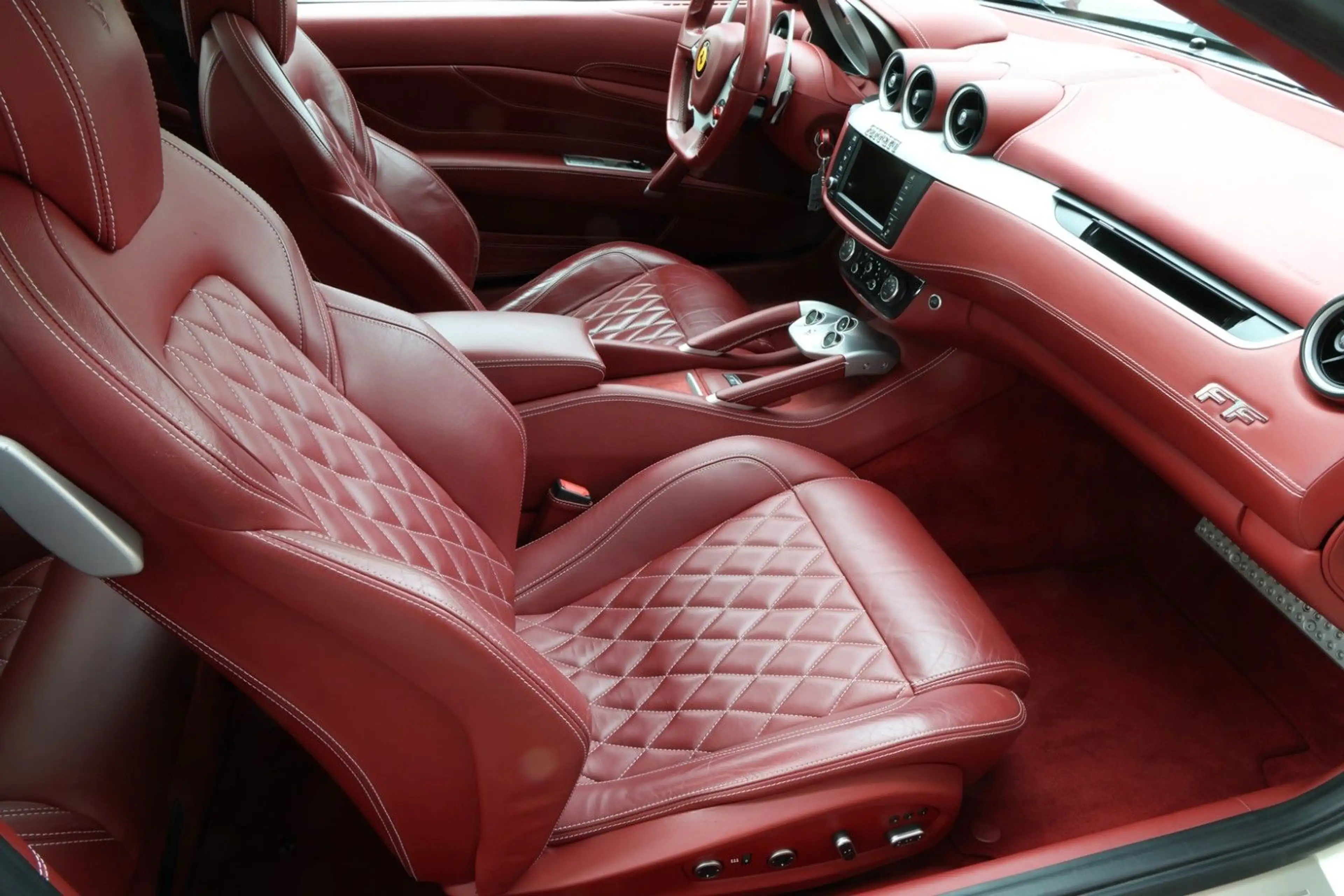 Ferrari FF 6.3 V12 AWD Ferrari Garantie bis 5/27 — photo 13