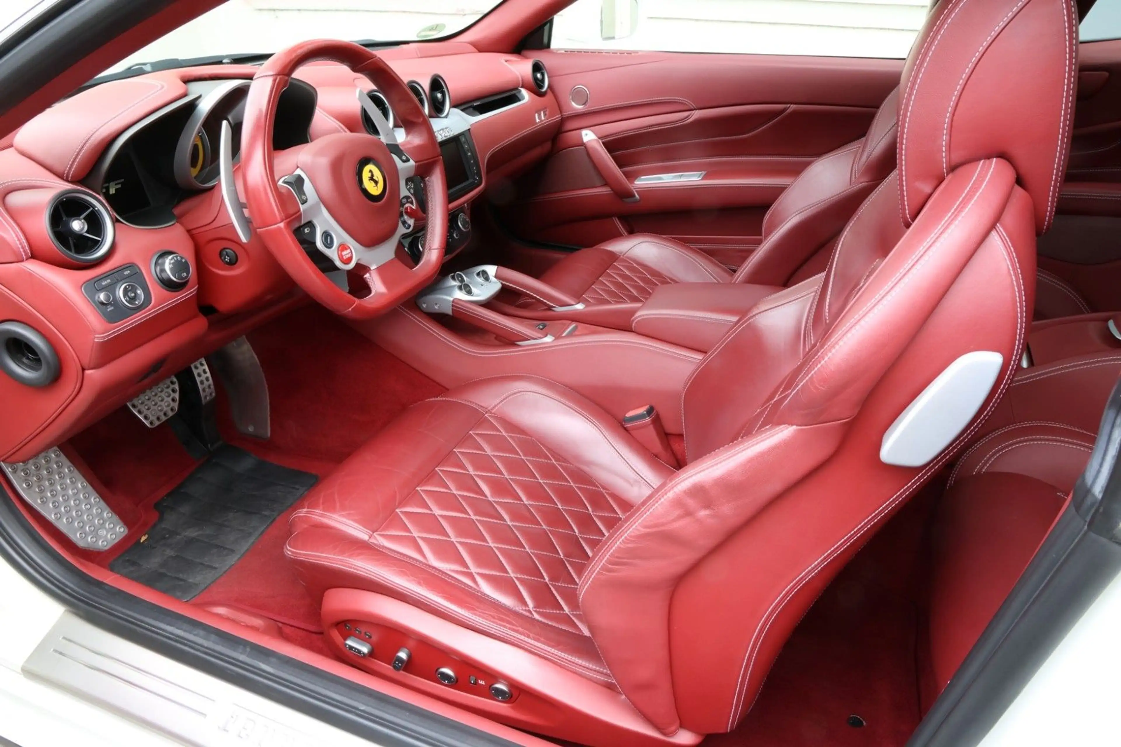Ferrari FF 6.3 V12 AWD Ferrari Garantie bis 5/27 — photo 3