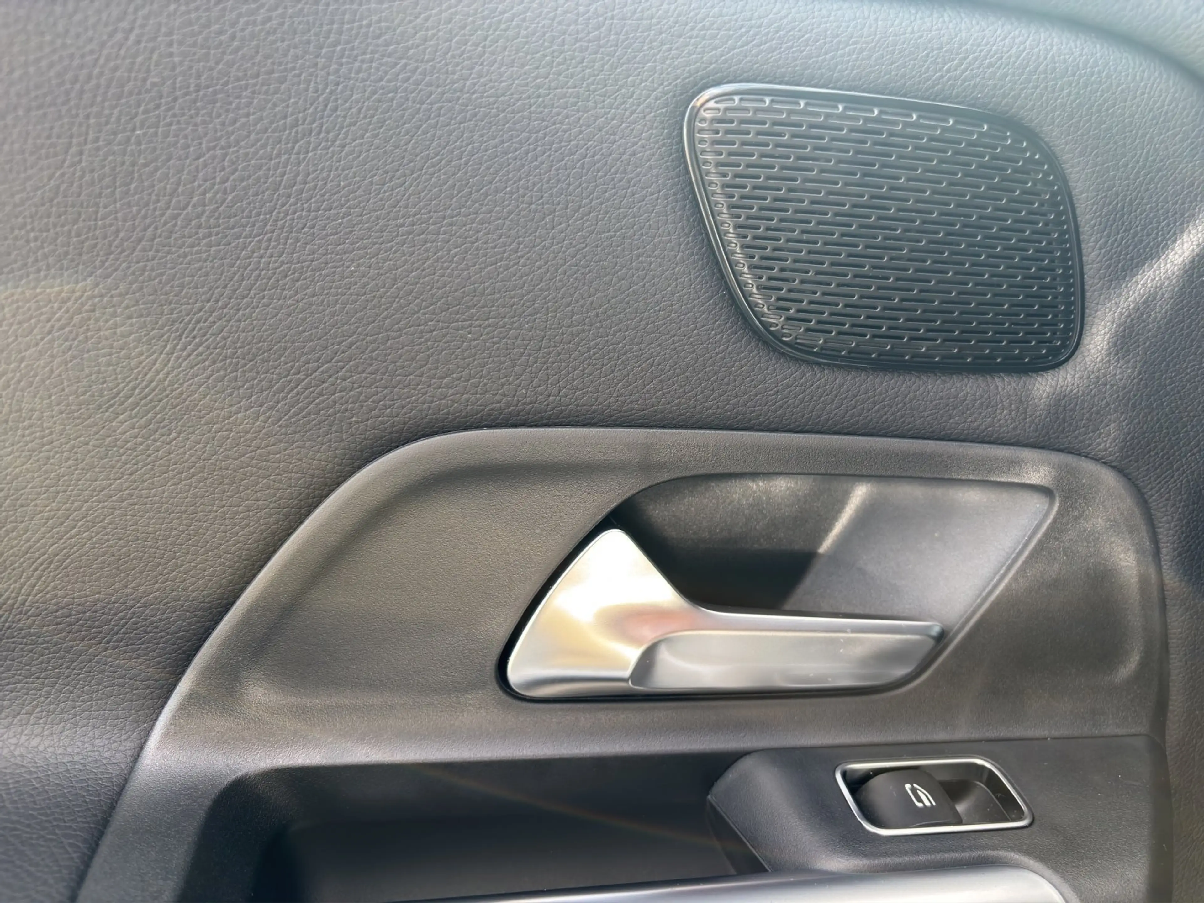 Mercedes-Benz GLB 200 d Progr AHK Pano MLED HighEndMBUX Busines — photo 13