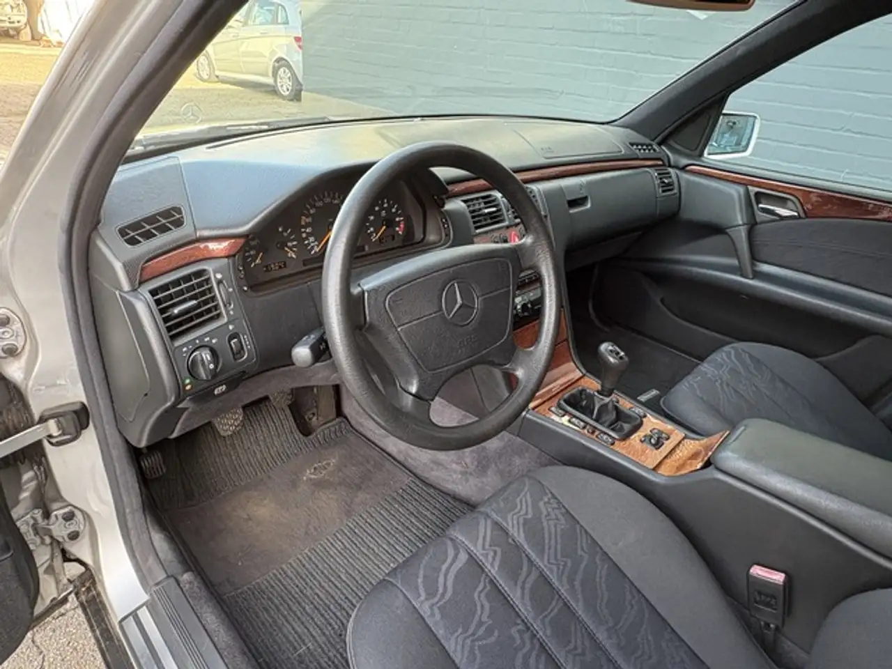 Mercedes-Benz E 230 T Classic * Klima * HU neu *, foto 8