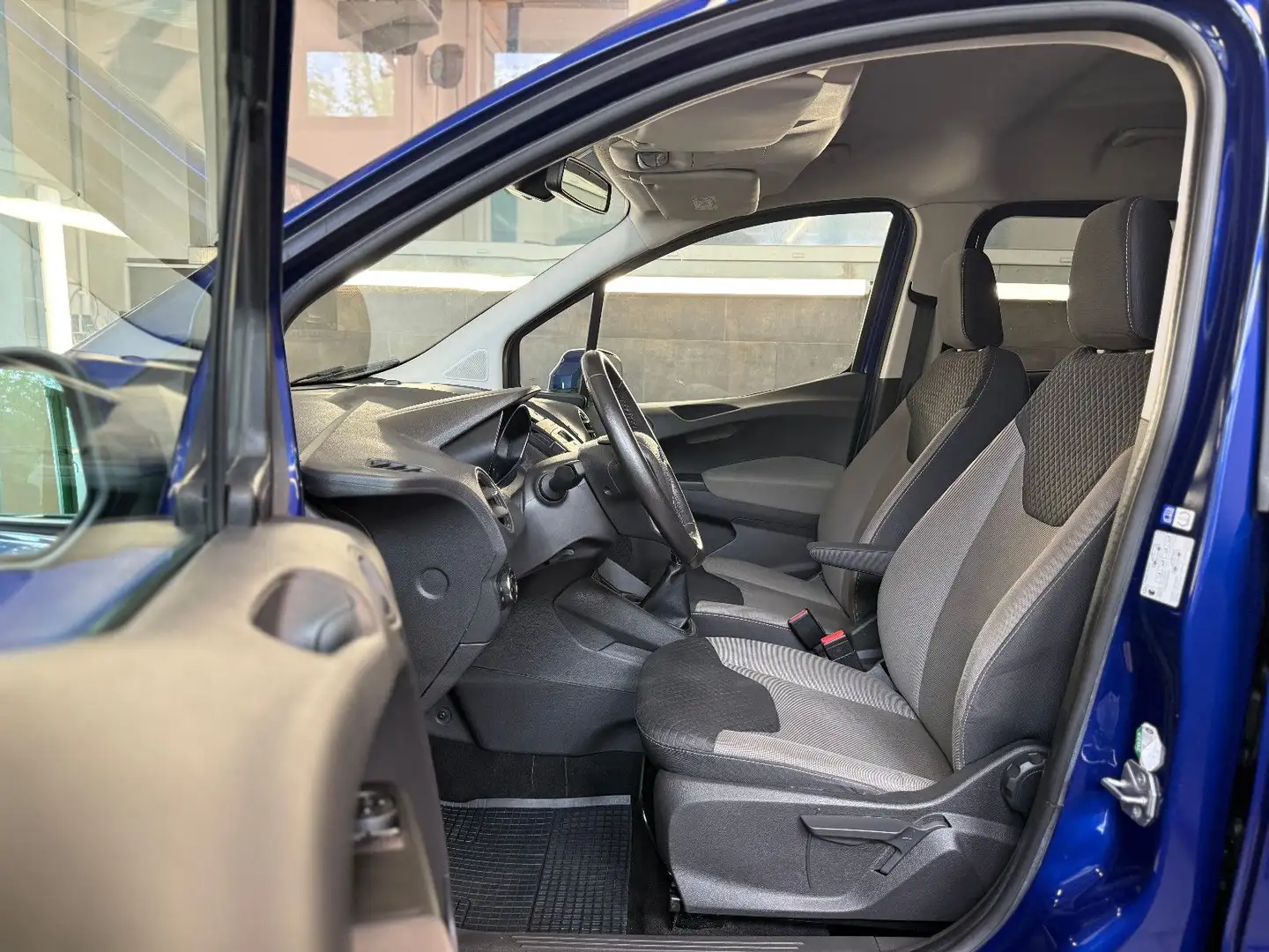 Ford Tourneo Courier Titanium Blau - 2