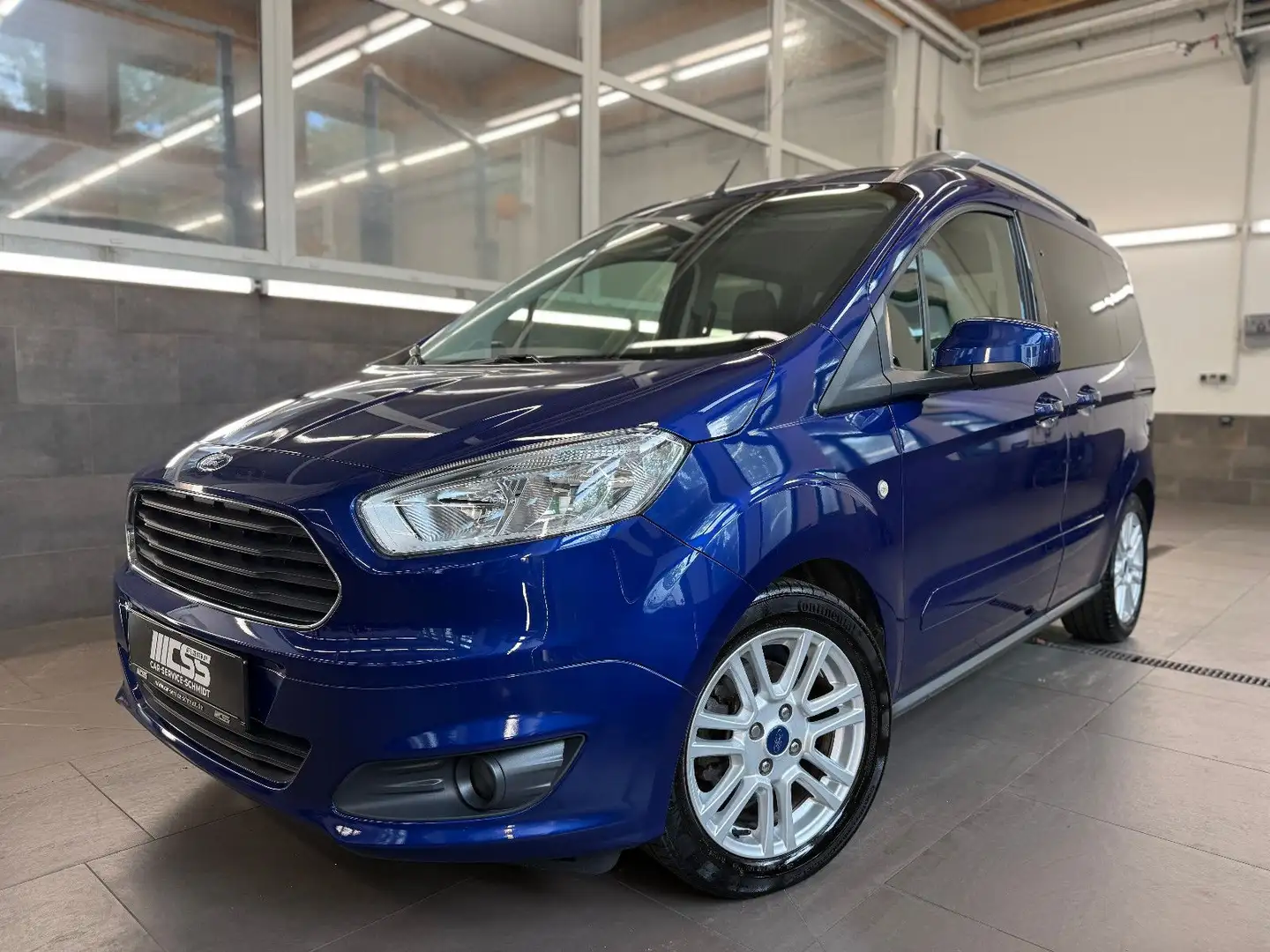 Ford Tourneo Courier Titanium Blau - 1