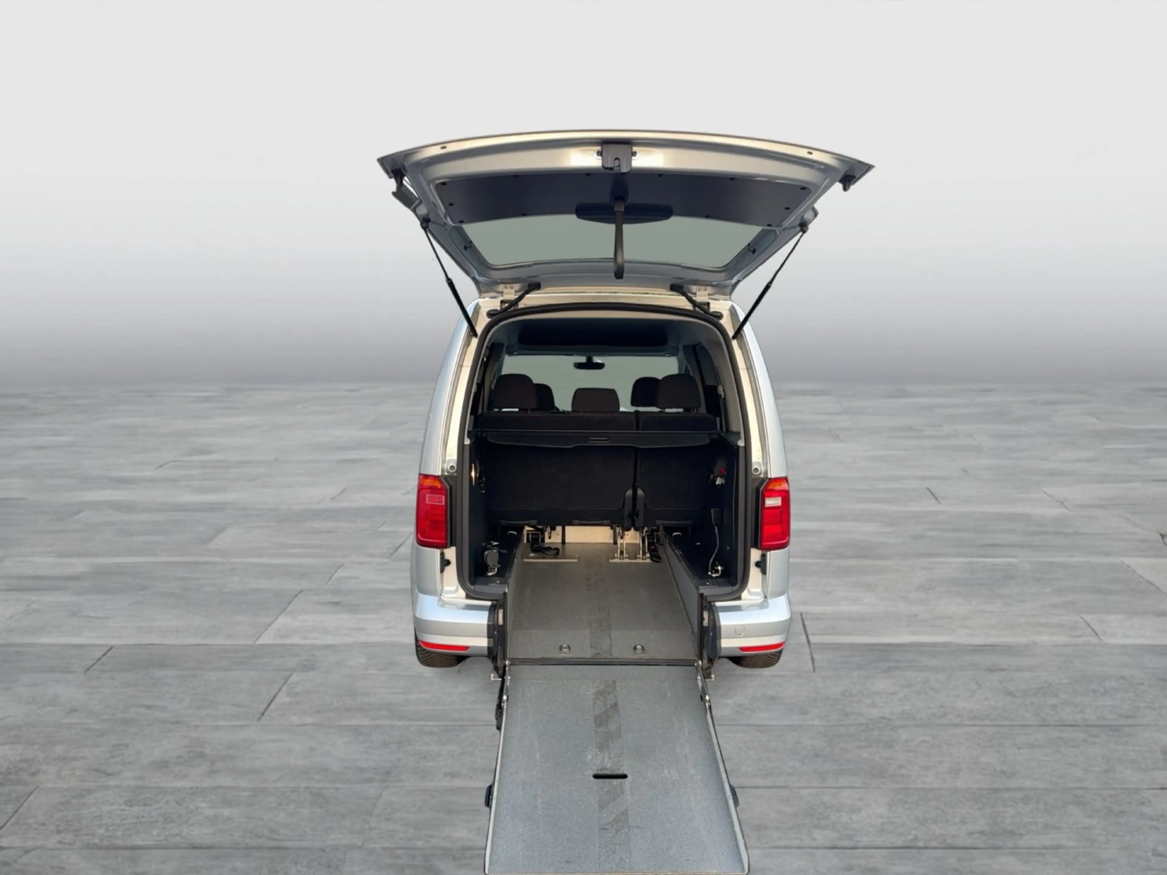 Volkswagen Caddy Comfortline 1.4TSI DSG ROLLSTUHLRAMPE NAV — photo 12