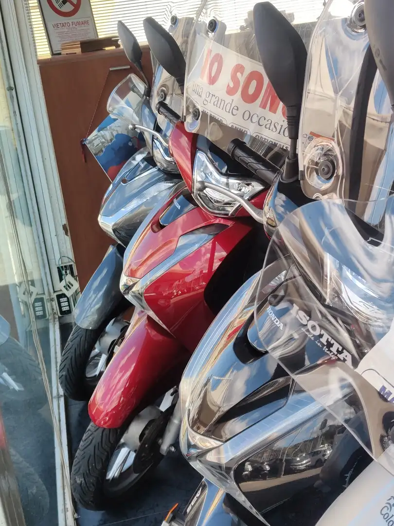 Honda SH 125 HONDA SH 125 ABS CON PARABREZZA E BAULETTO (E4) Rosso - 1