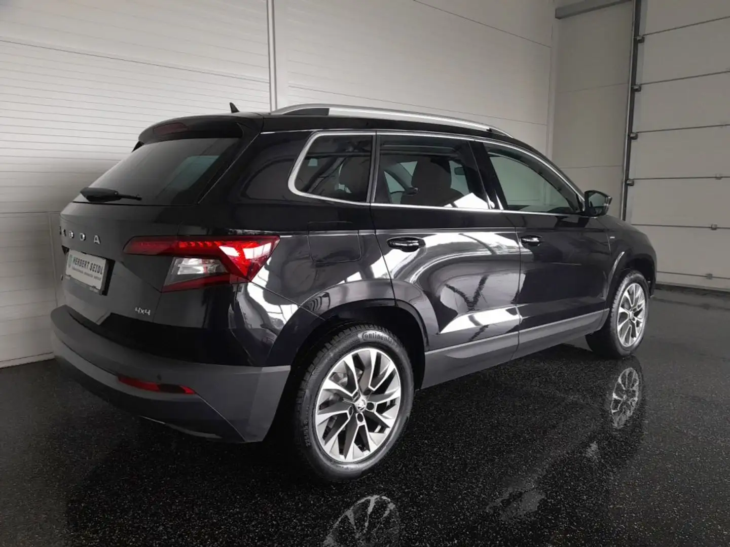 Skoda Karoq DRIVE 4x4 2,0 TDI DSG *VOLL-LED / NAVI / AHV & E-KLAPPE / ACC / TRAVEL ASSIST / KEYLESS* Schwarz - 2