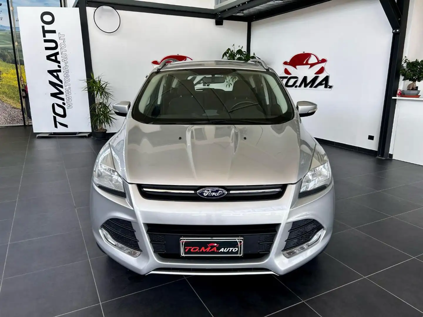 Ford Kuga 2.0 TDCI 140 CV 2WD Titanium Plateado - 2