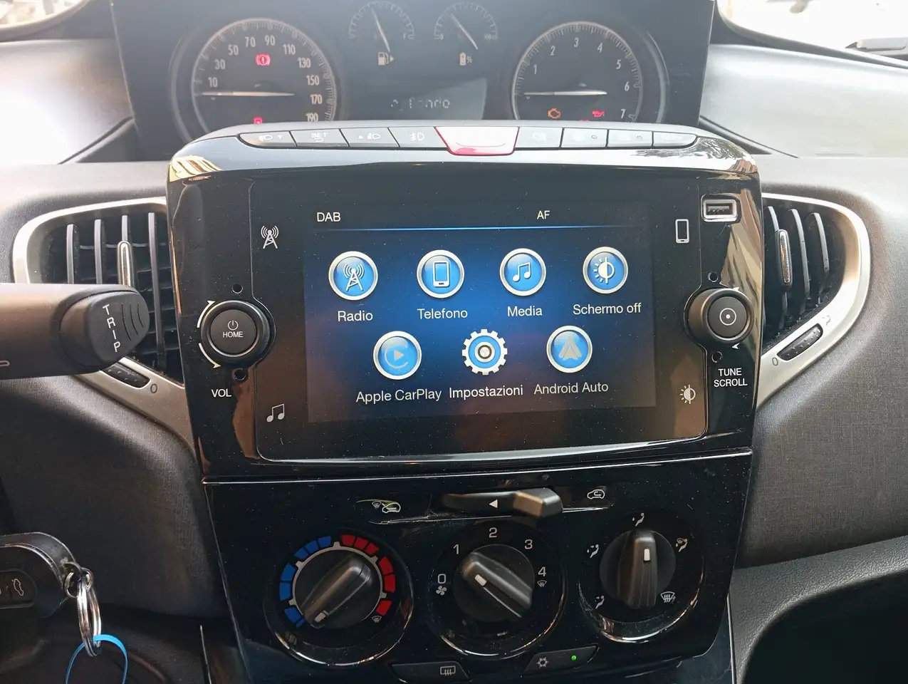 Lancia Ypsilon 2022 — фото 10